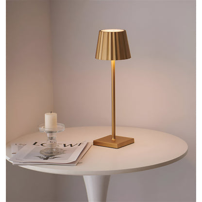 Kaufladen_LuminaTouch - wasserdichte, wiederaufladbare, kabellose, dimmbare LED-Tischlampe | Für drinnen und draußen geeignet | 3000K Warmweiß Licht | Designer + gold