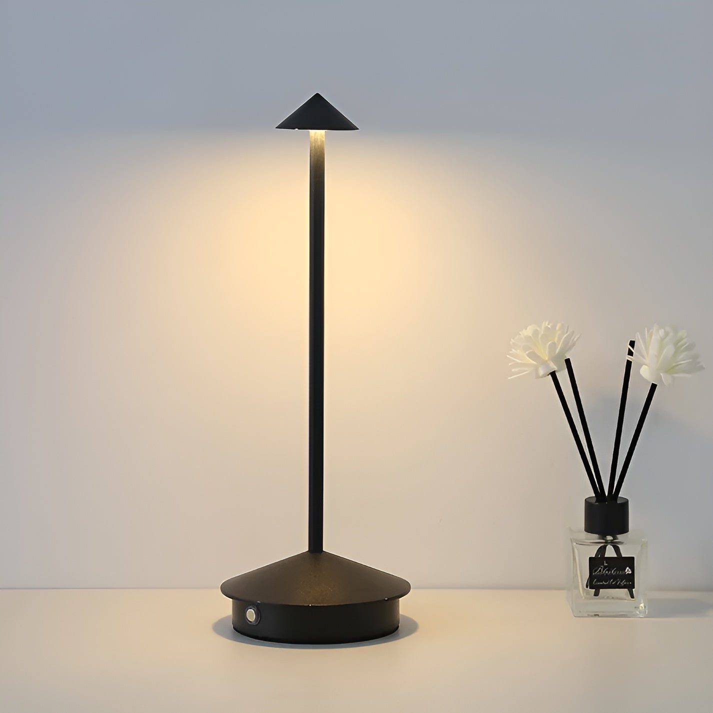 Smart VersaLight - Wiederaufladbare Touch-LED-Lampe für Ästhetikräume