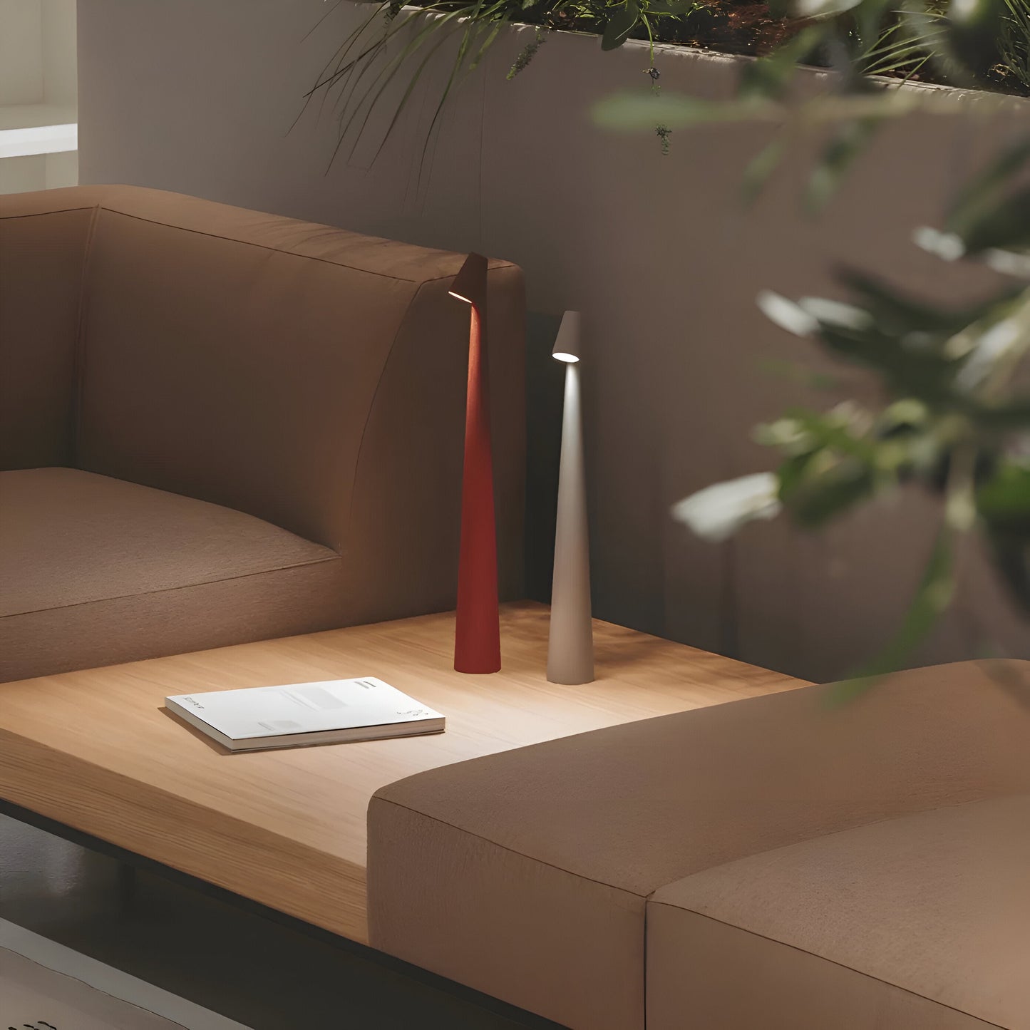 Elegante LED Tischlampe - Kabellos und Dimmbar