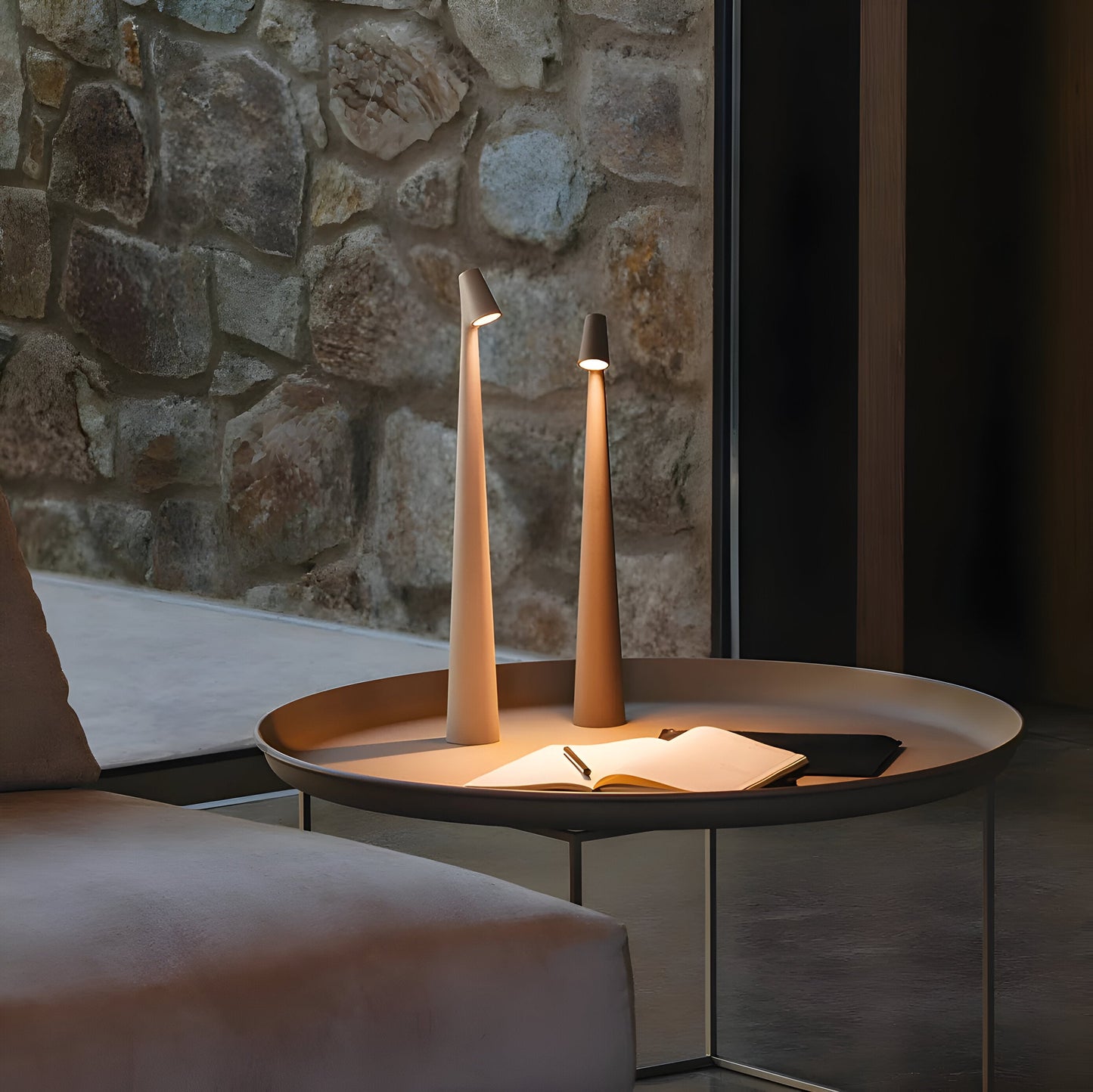 Elegante LED Tischlampe - Kabellos und Dimmbar