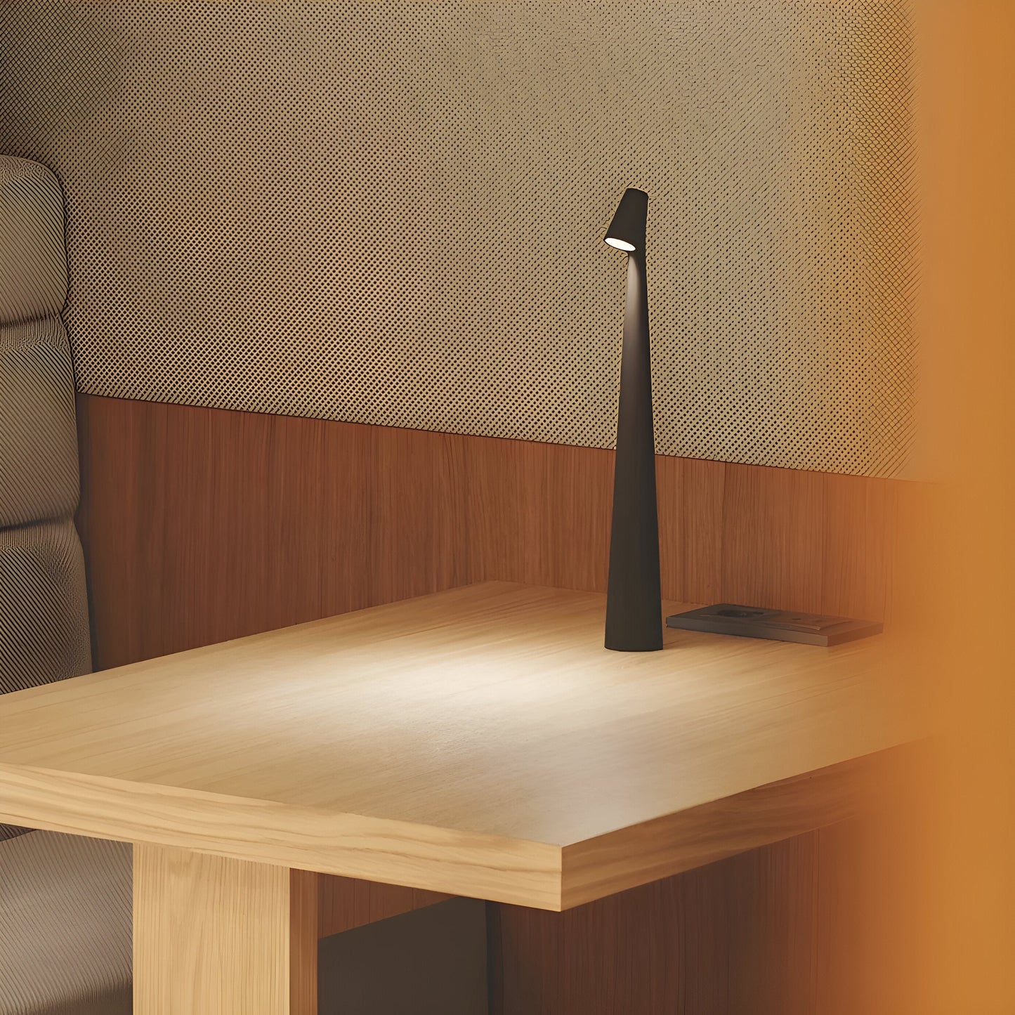Elegante LED Tischlampe - Kabellos und Dimmbar