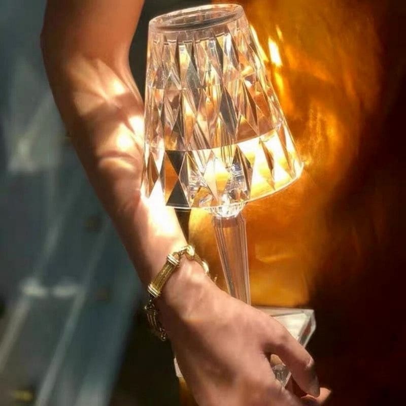 Kaufladen Romantische Kristall-Tischlampe aus Acrylglas - dekorativ, 3 Farben, aufladbar + 4