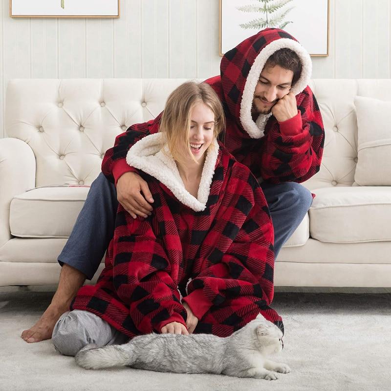 DER KUSCHELHOODIE - Warme Kapuzendecke als Pullover in Übergröße