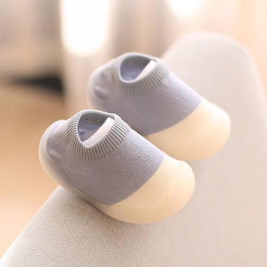 Babyschuhe "Walky" - Kinder Hausschuhe - rutschfeste, leichte, atmungsaktive Lauflernschuhe und Hüttenschuhe