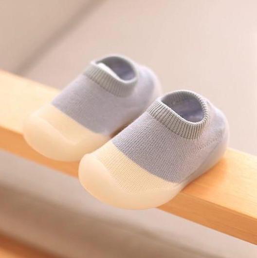 Babyschuhe "Walky" - Kinder Hausschuhe - rutschfeste, leichte, atmungsaktive Lauflernschuhe und Hüttenschuhe