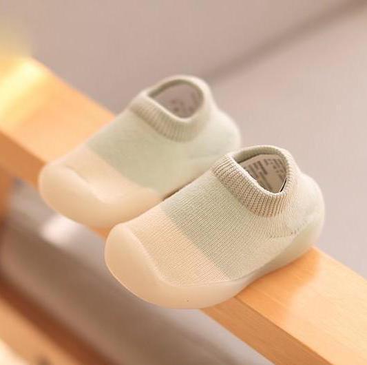Babyschuhe "Walky" - Kinder Hausschuhe - rutschfeste, leichte, atmungsaktive Lauflernschuhe und Hüttenschuhe