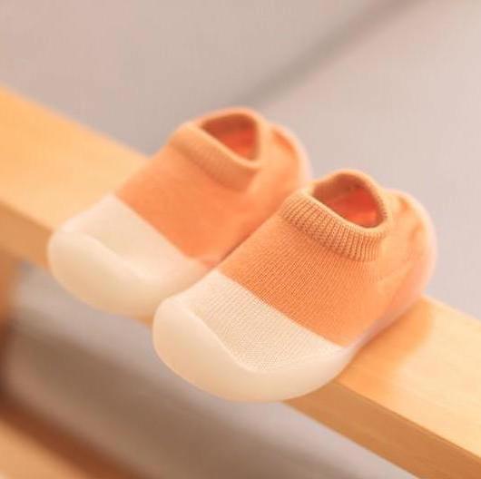 Babyschuhe "Walky" - Kinder Hausschuhe - rutschfeste, leichte, atmungsaktive Lauflernschuhe und Hüttenschuhe