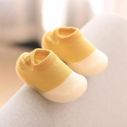 Babyschuhe "Walky" - Kinder Hausschuhe - rutschfeste, leichte, atmungsaktive Lauflernschuhe und Hüttenschuhe